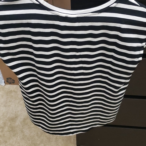 NWT Gap Scoopneck Tee - Picture 5 of 5